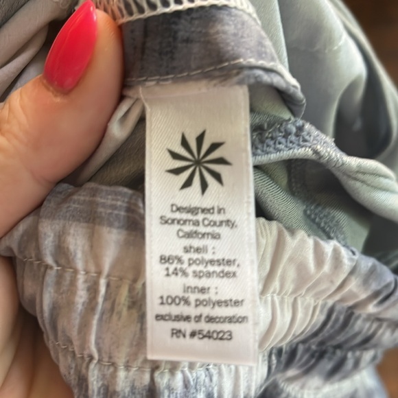 Athleta Racer Run Tie Dye shorts, size XS - Picture 9 of 10